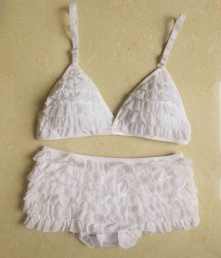 UTMEON white ruffled lingerie set